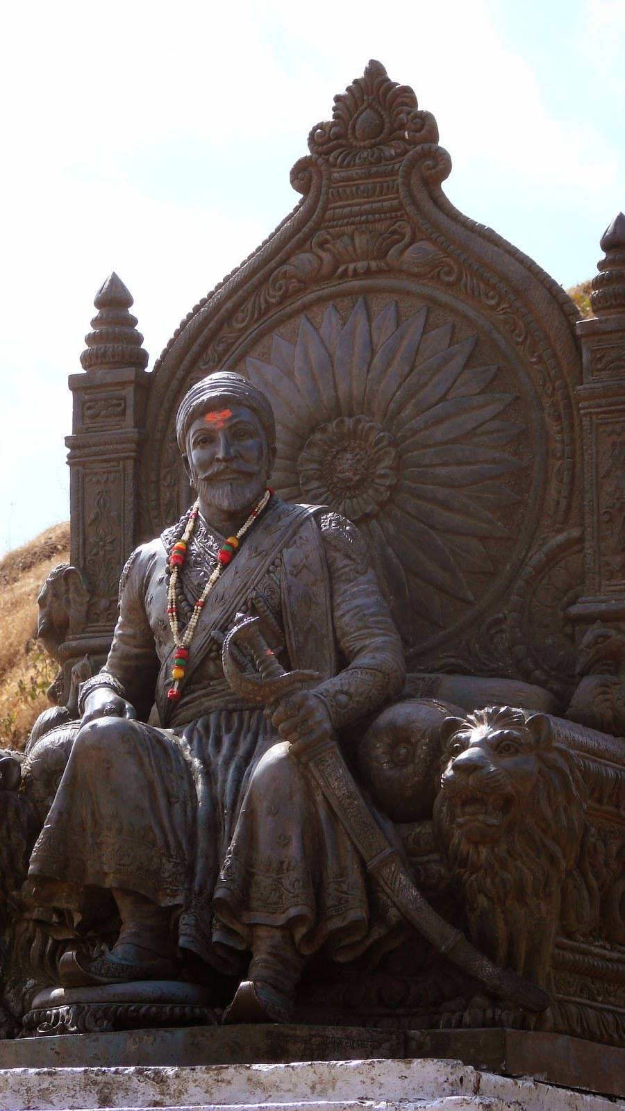 Majestic Chhatrapati Shivaji Maharaj Statue Wallpaper