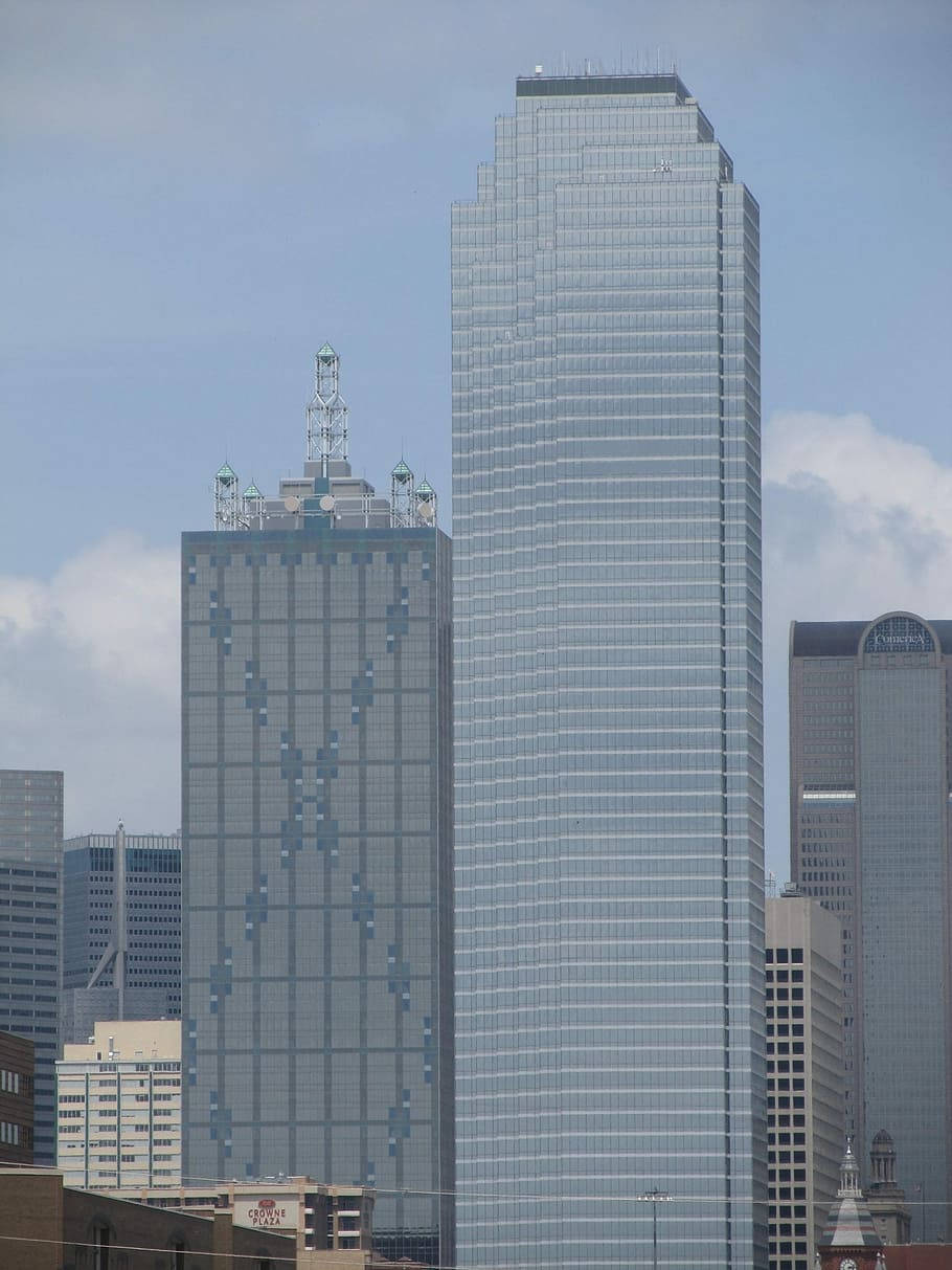 Majestic Dallas Skyline At Dusk Wallpaper