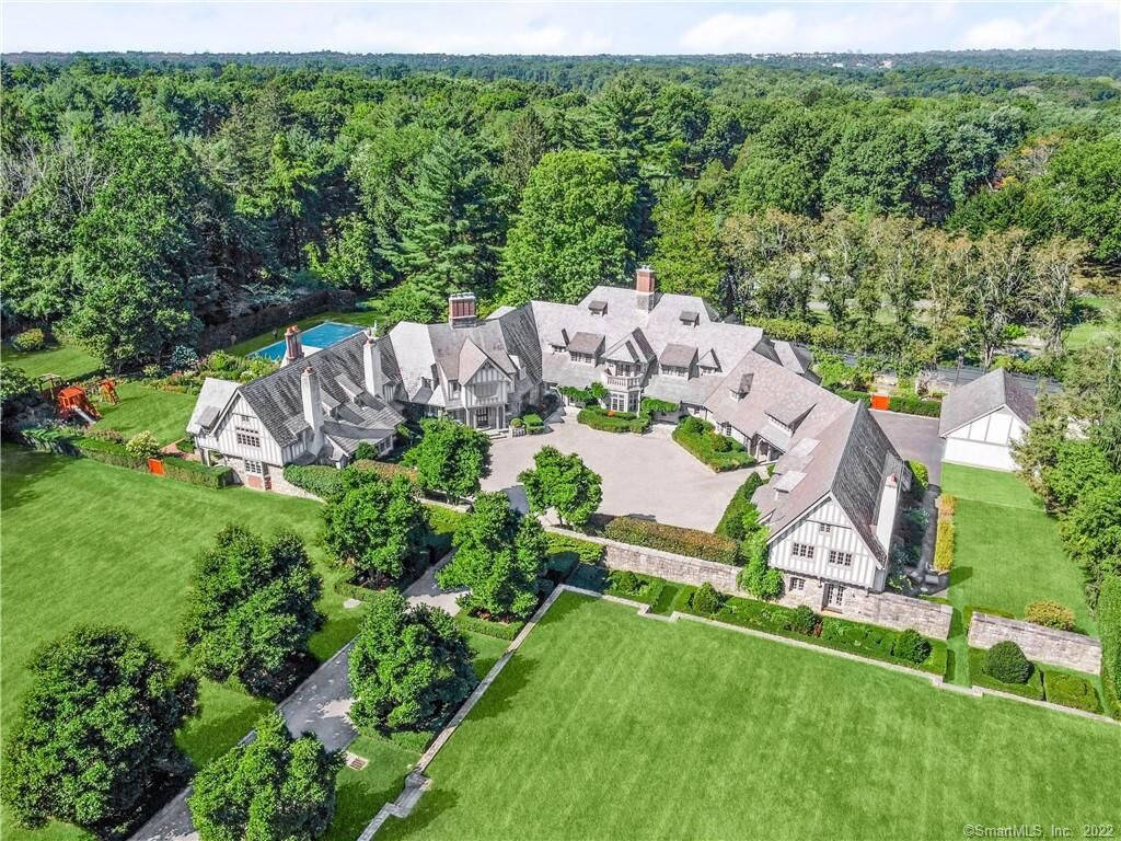 Majestic Estate In Greenwich, Ct Wallpaper