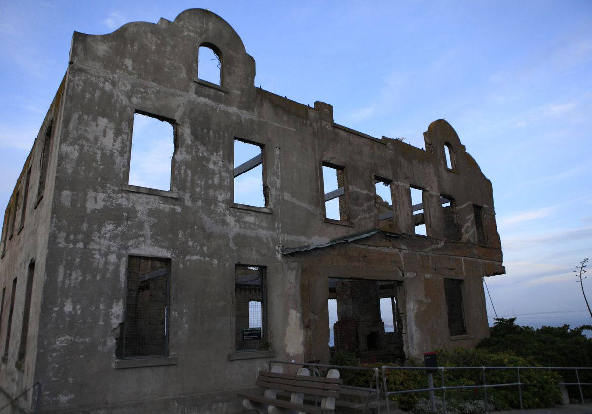 Majestic View Of Historic Alcatraz Prison Wallpaper