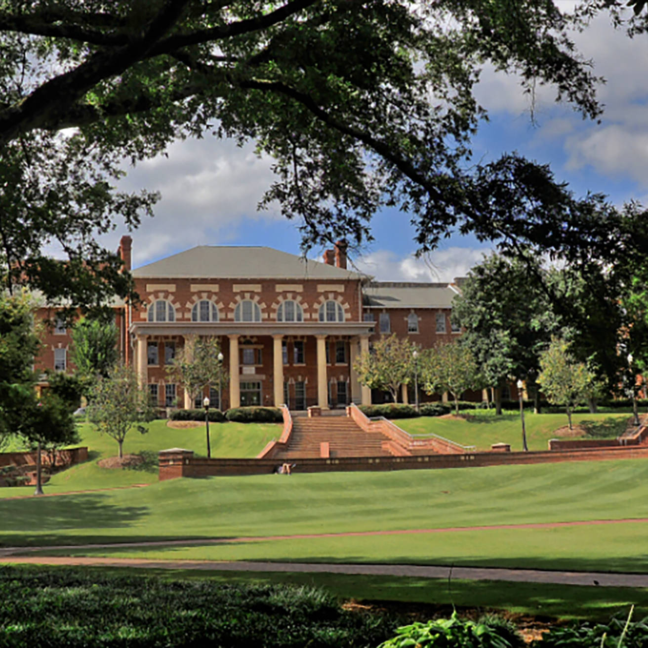 Majestic View Of North Carolina State University Courtyard Wallpaper