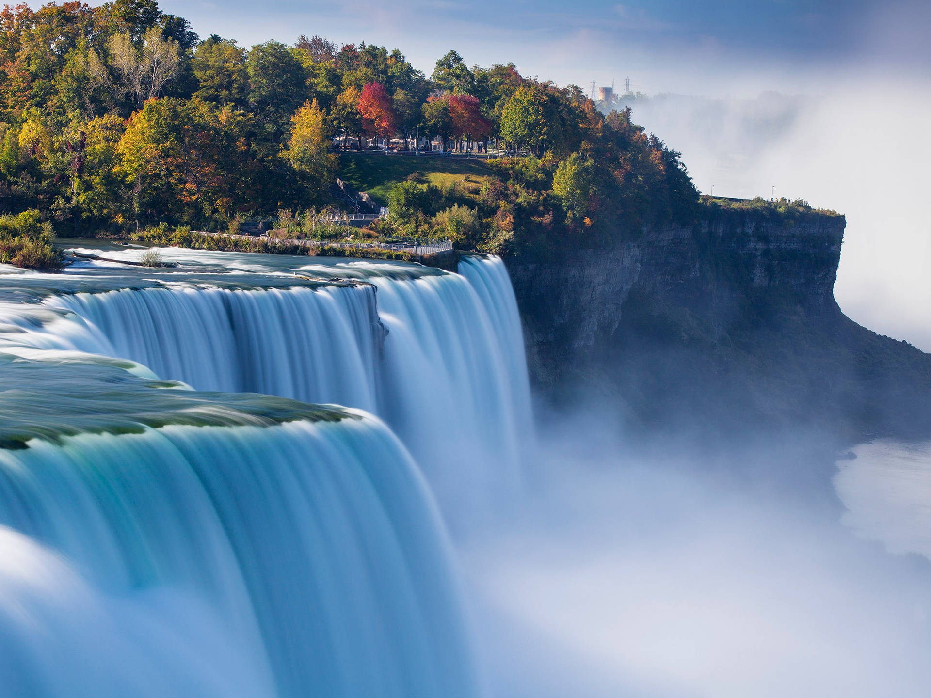 Majestic Waterfall Landscape Wallpaper