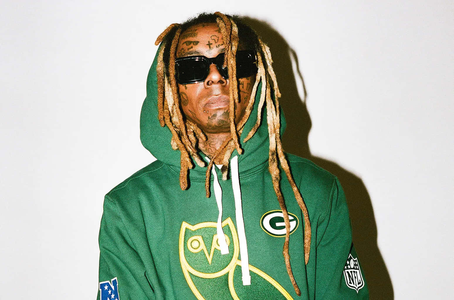 Manin O V O Green Bay Hoodie Wallpaper