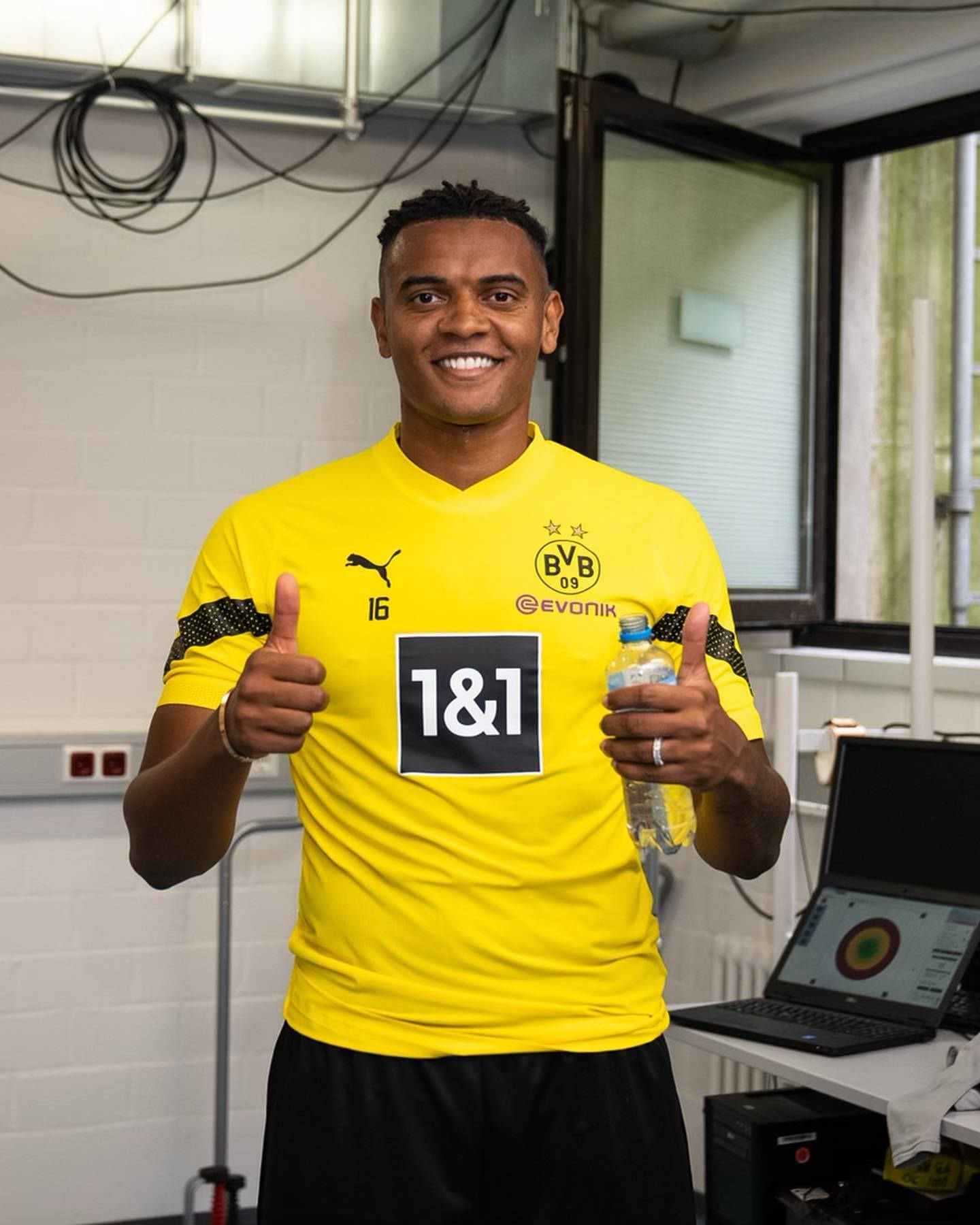 Manuel Akanji Giving Two Thumbs Up Wallpaper