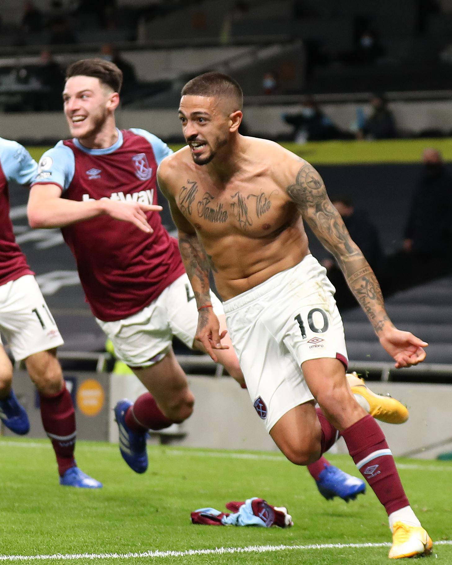 Manuel Lanzini Shirtless Goal Celebration Wallpaper