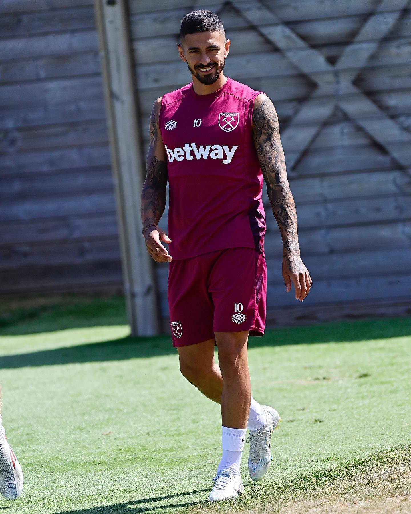 Manuel Lanzini Smiling Wallpaper