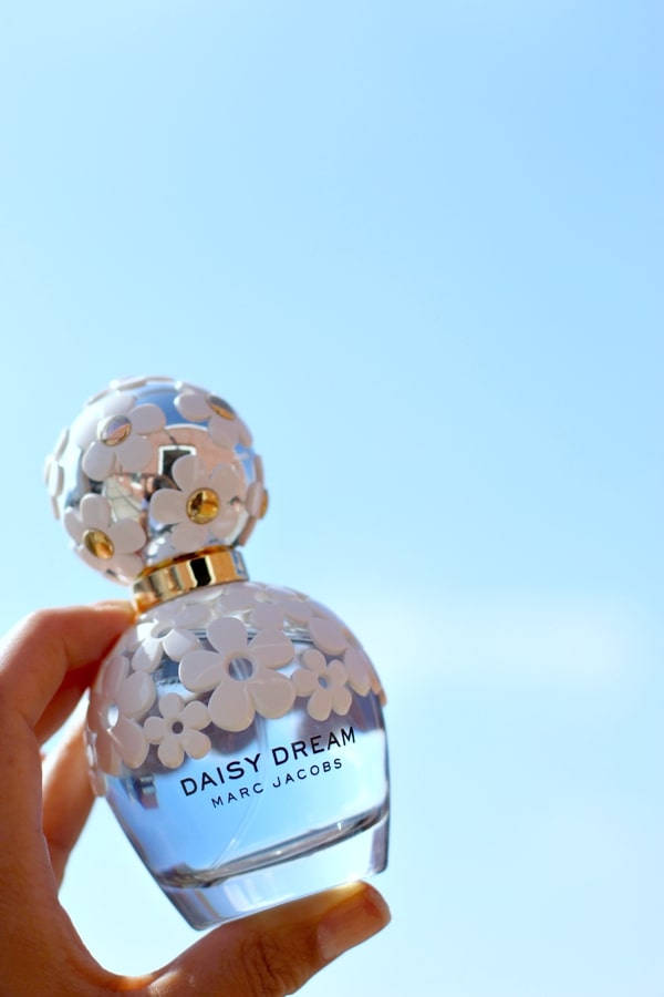 Marc Jacobs Daisy Dream Perfume Wallpaper