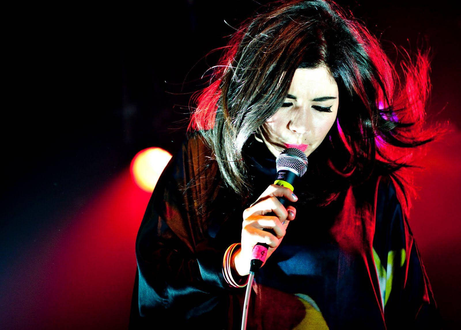 Marina And The Diamonds Live Performance. Wallpaper