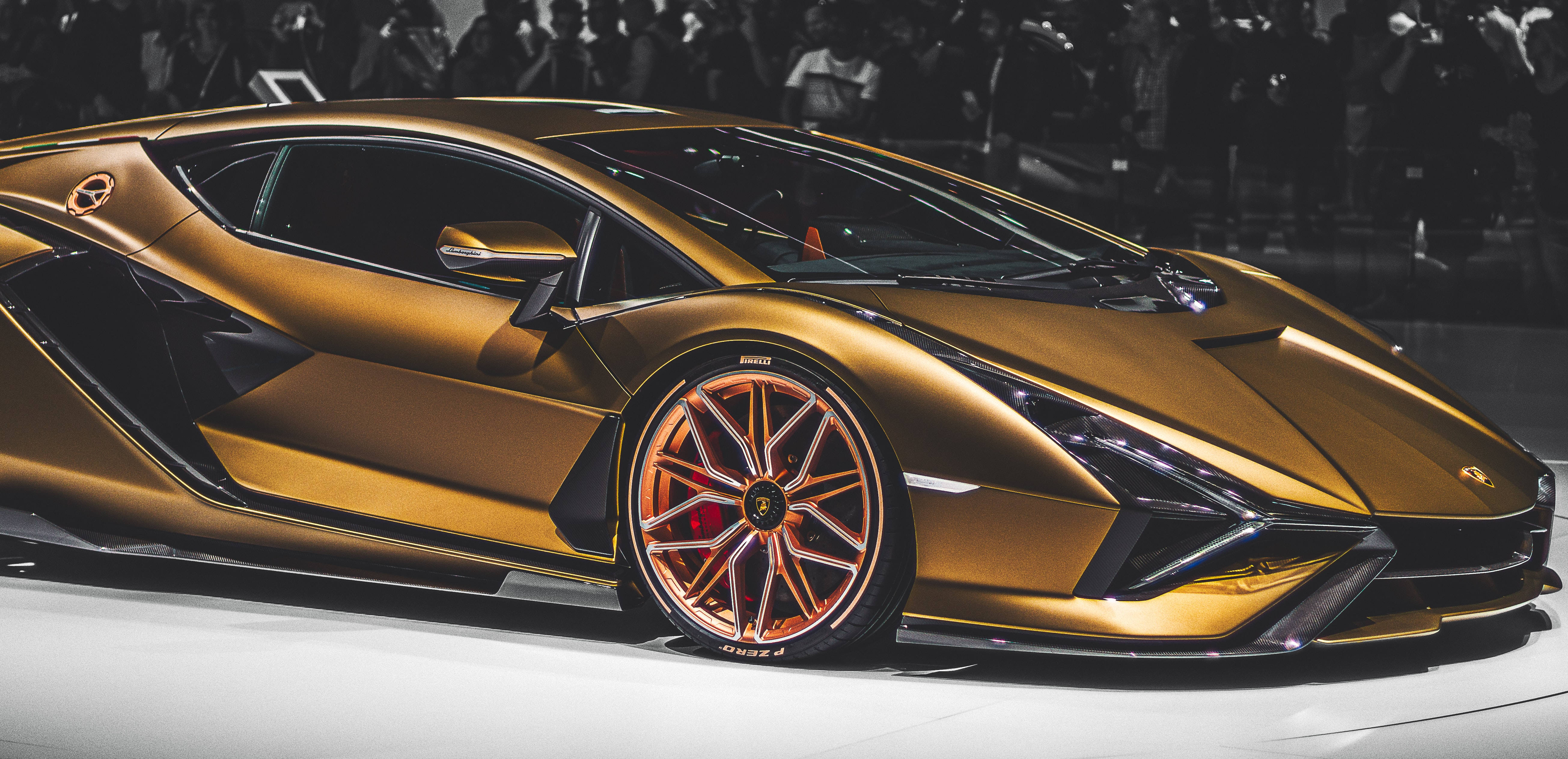 Marvelous Gold Iphone Lamborghini Display Wallpaper