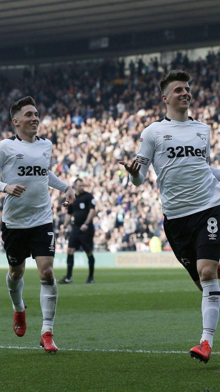 Mason Mount Smiles At The Crowd Wallpaper