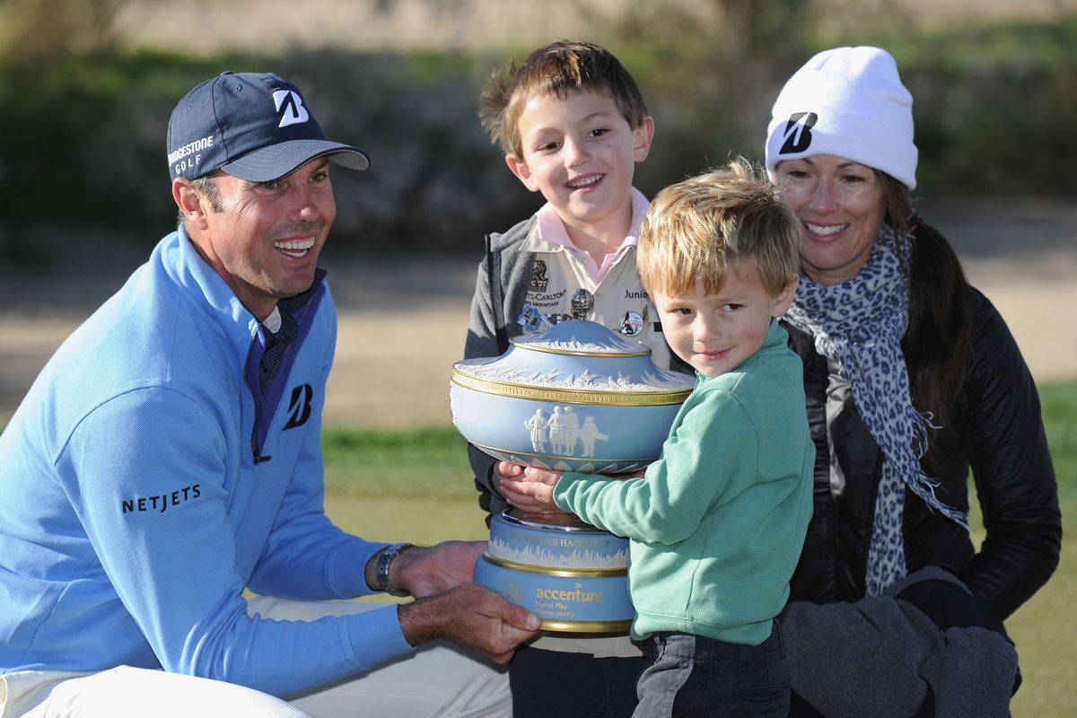 Matt Kuchar With Wife And Kids Wallpaper