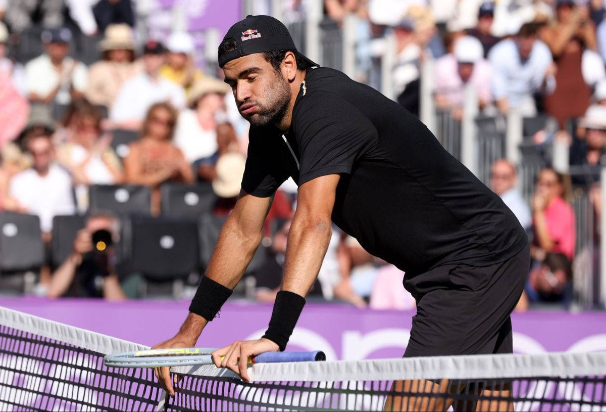 Matteo Berrettini Leaning On A Net Wallpaper