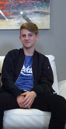 Mattyb With Hands Together Wallpaper