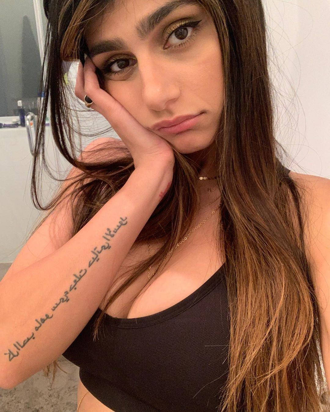 Mia Khalifa Sad Wallpaper