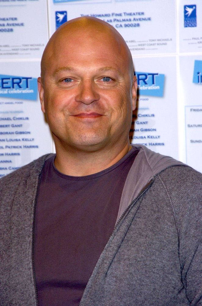 Michael Chiklis American Horror Actor Wallpaper