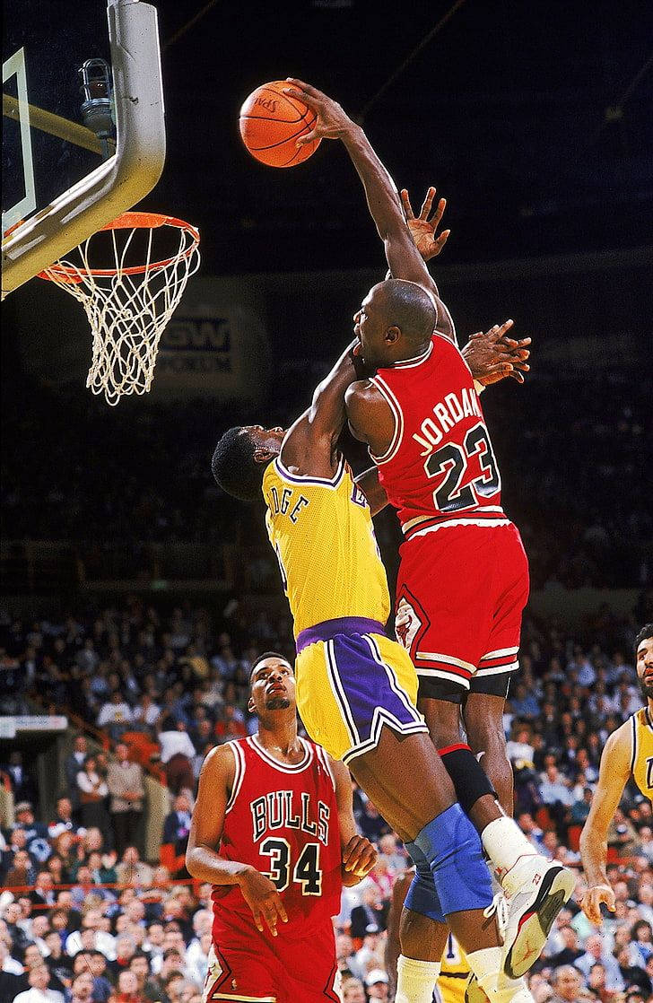 Michael Jordan Shooting A Layup In The 1990 Nba Finals Wallpaper