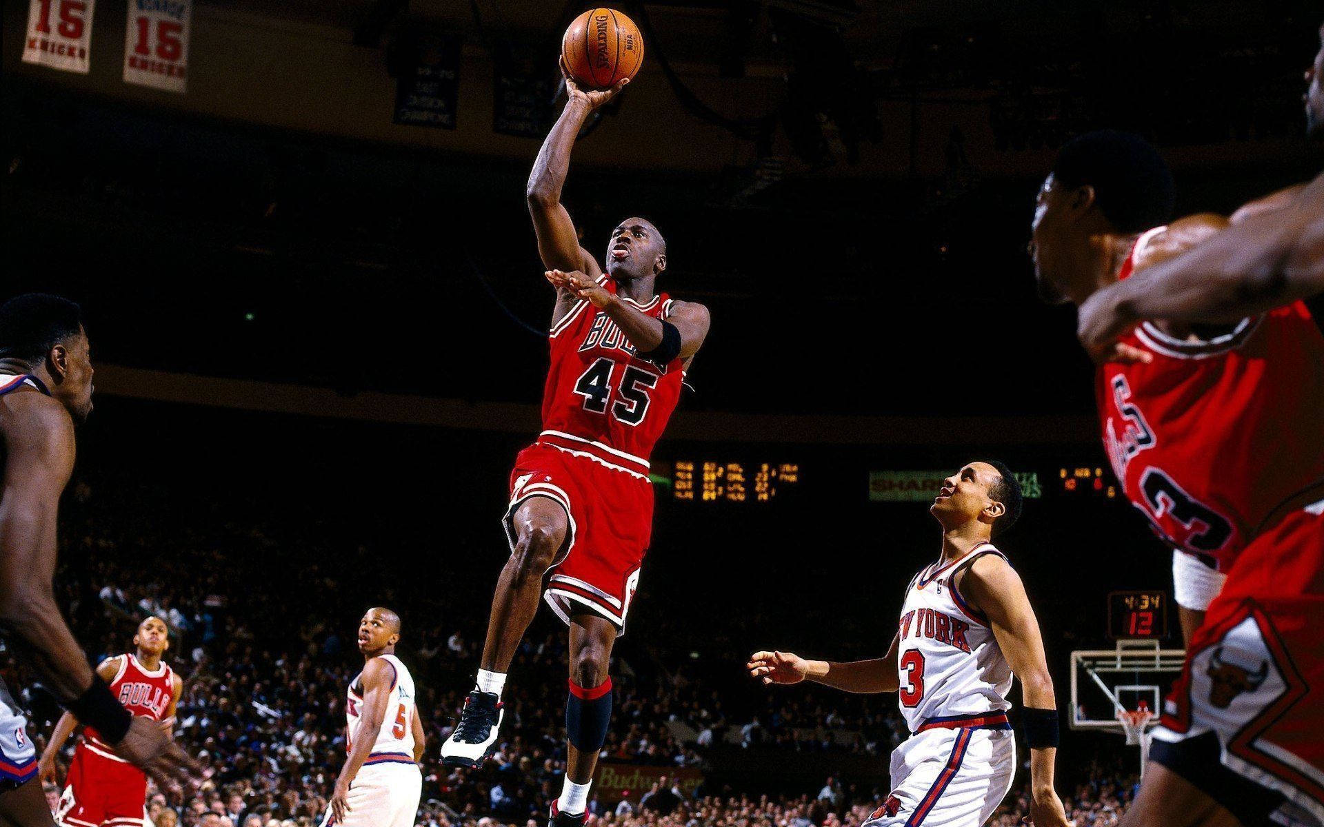 Michael Jordan Taking A One-handed Shot Wallpaper