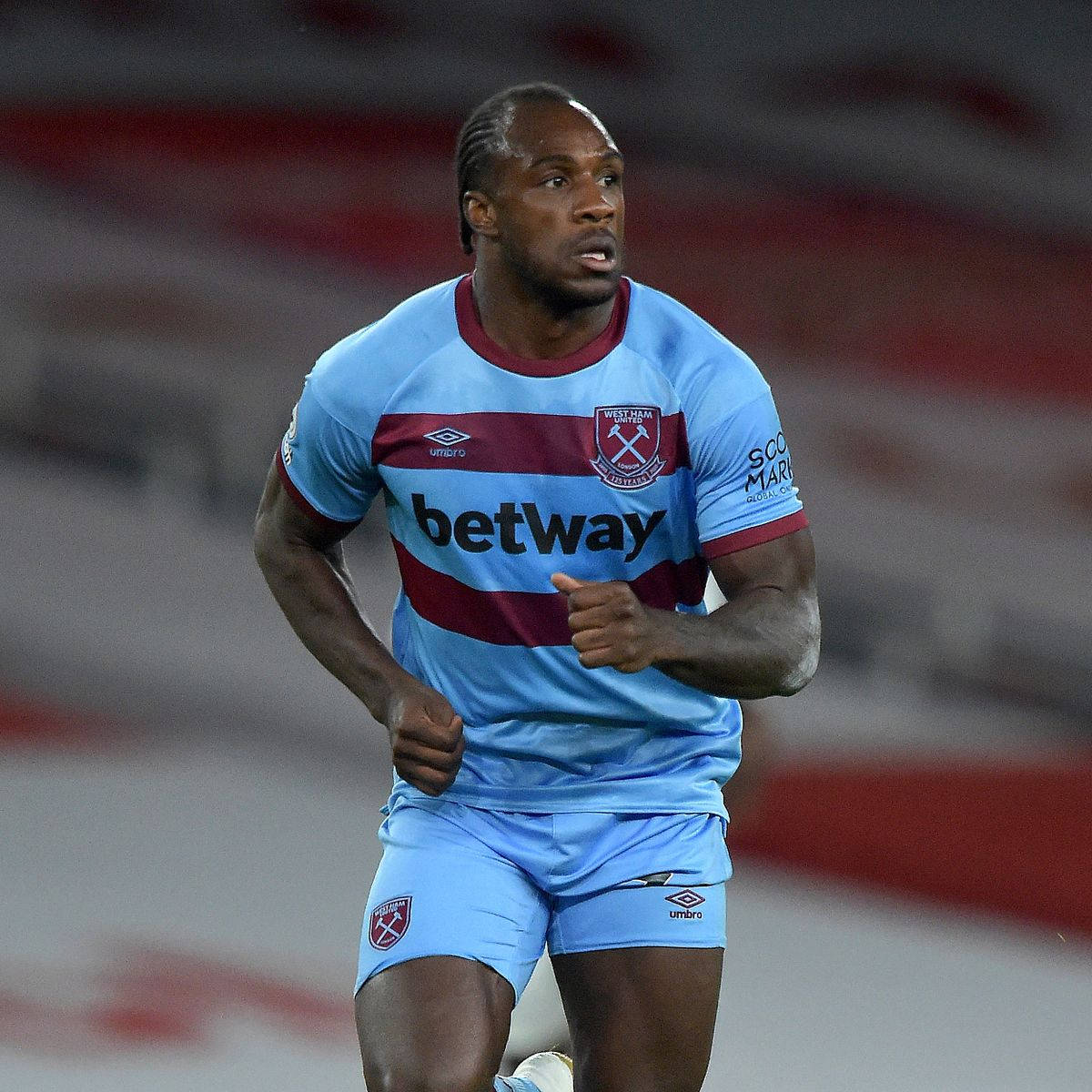 Michail Antonio Blue Shirt Wallpaper