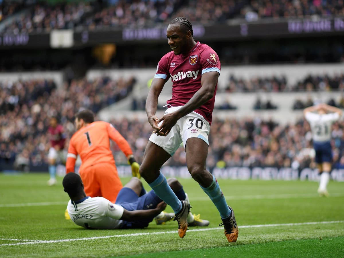 Michail Antonio Heart Gesture Wallpaper