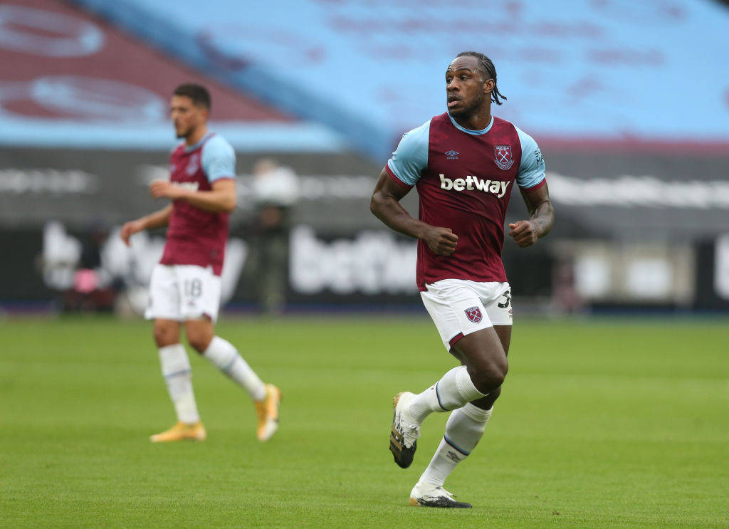 Michail Antonio Running On Field Wallpaper