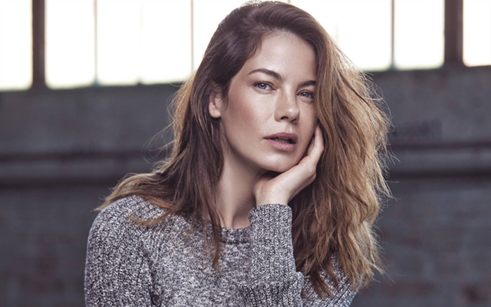 Michelle Monaghan Warehouse Scene Wallpaper