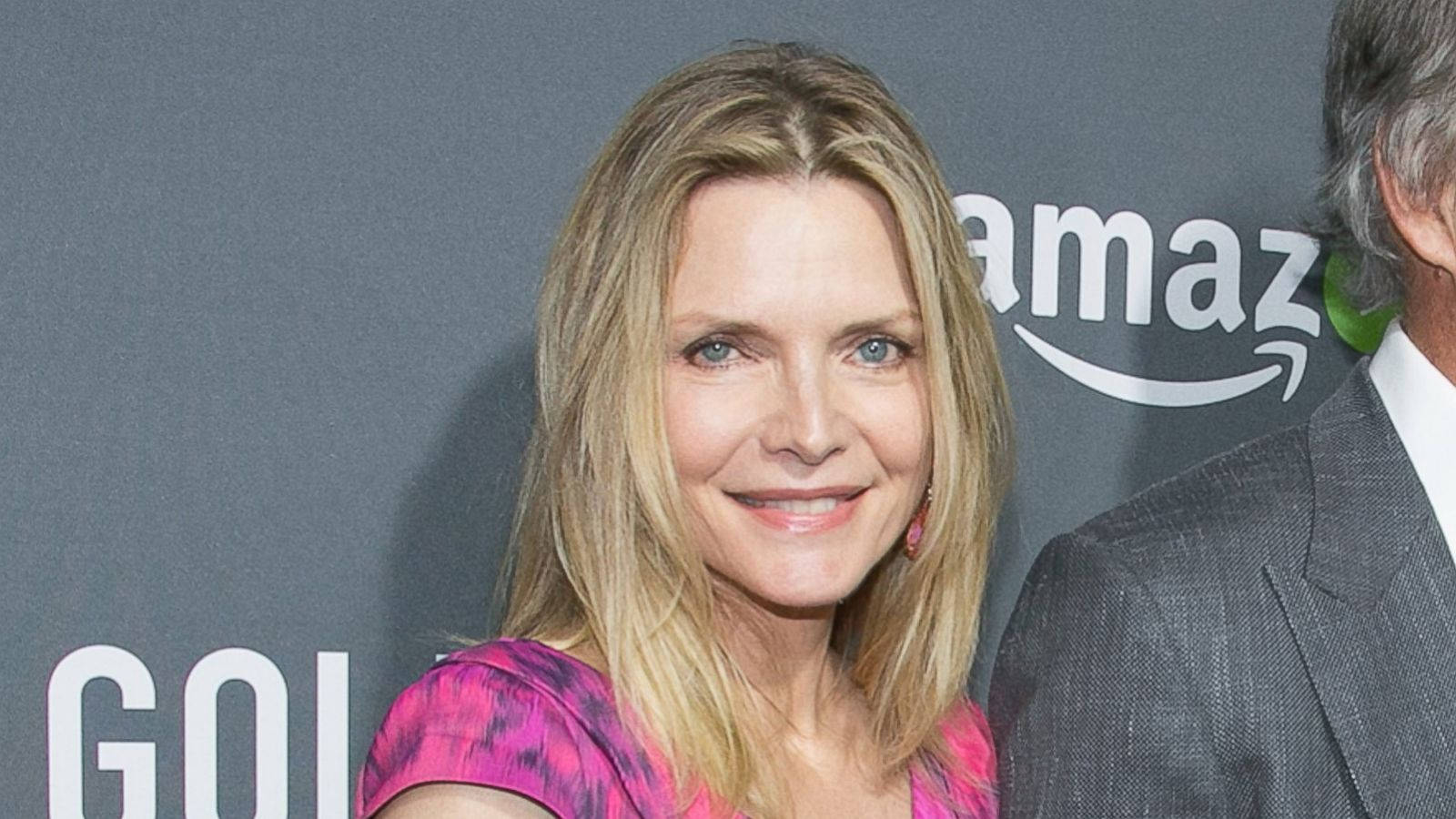 Michelle Pfeiffer Goliath Premiere Screening Wallpaper