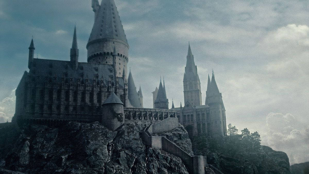 Misty Hogwarts Castle Wallpaper