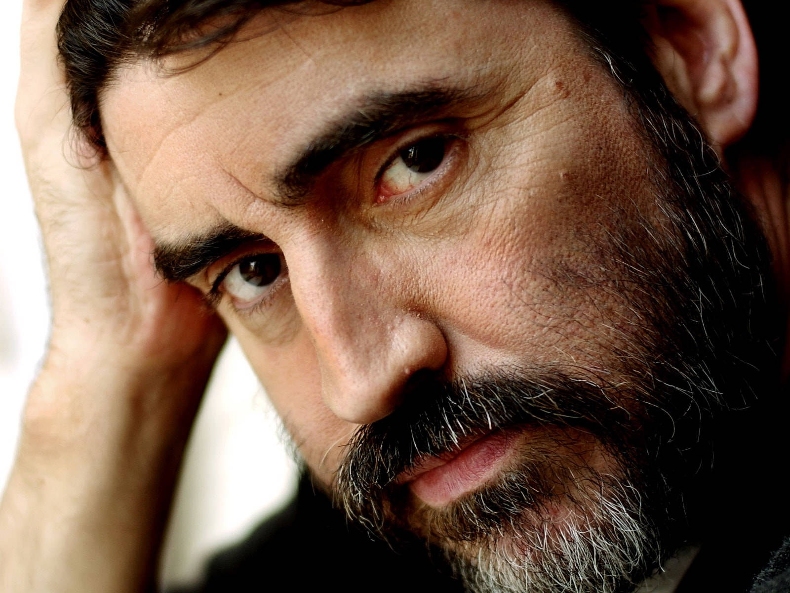 Movie Performer Alfred Molina Wallpaper