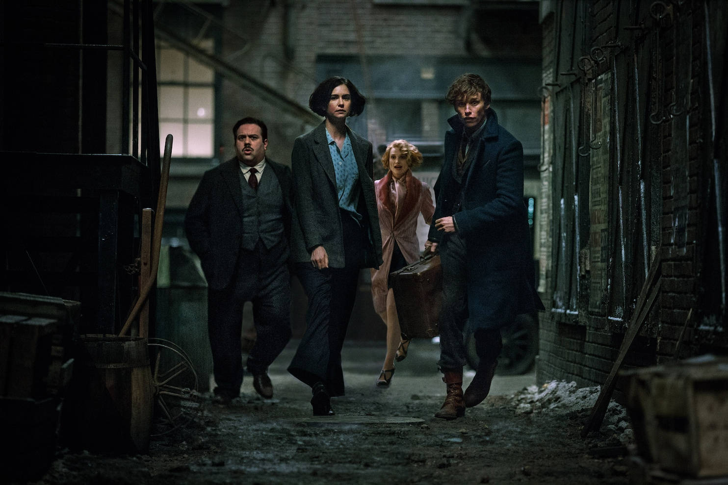 Mysterious Dark Alley In Fantastic Beasts And Where To Find Them Poster Wallpaper