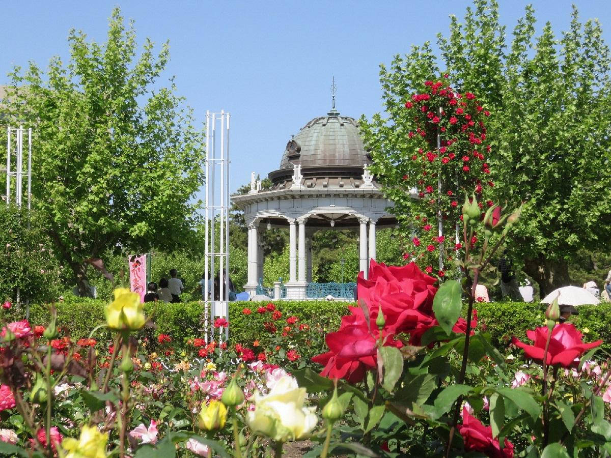 Nagoya Gazebo In Tsuruma Park Wallpaper