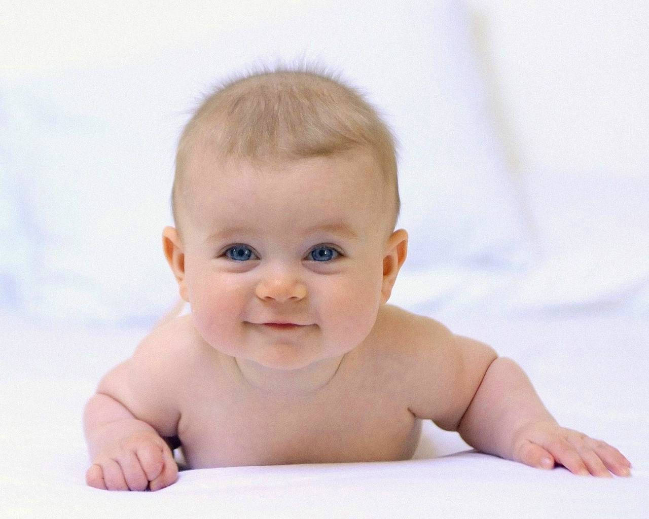 Naked Smiling Baby Wallpaper