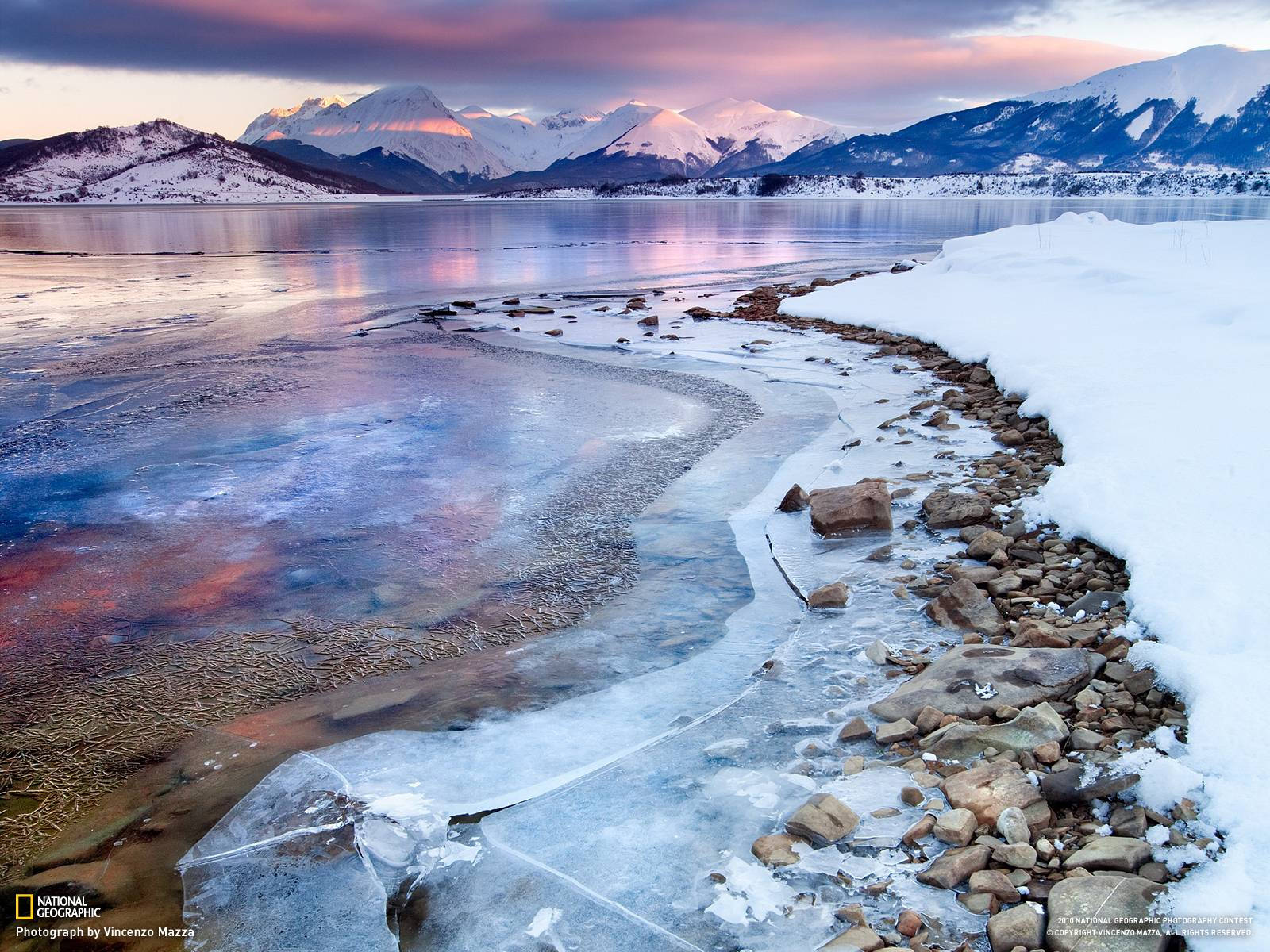 National Geographic Frozen Lake Wallpaper