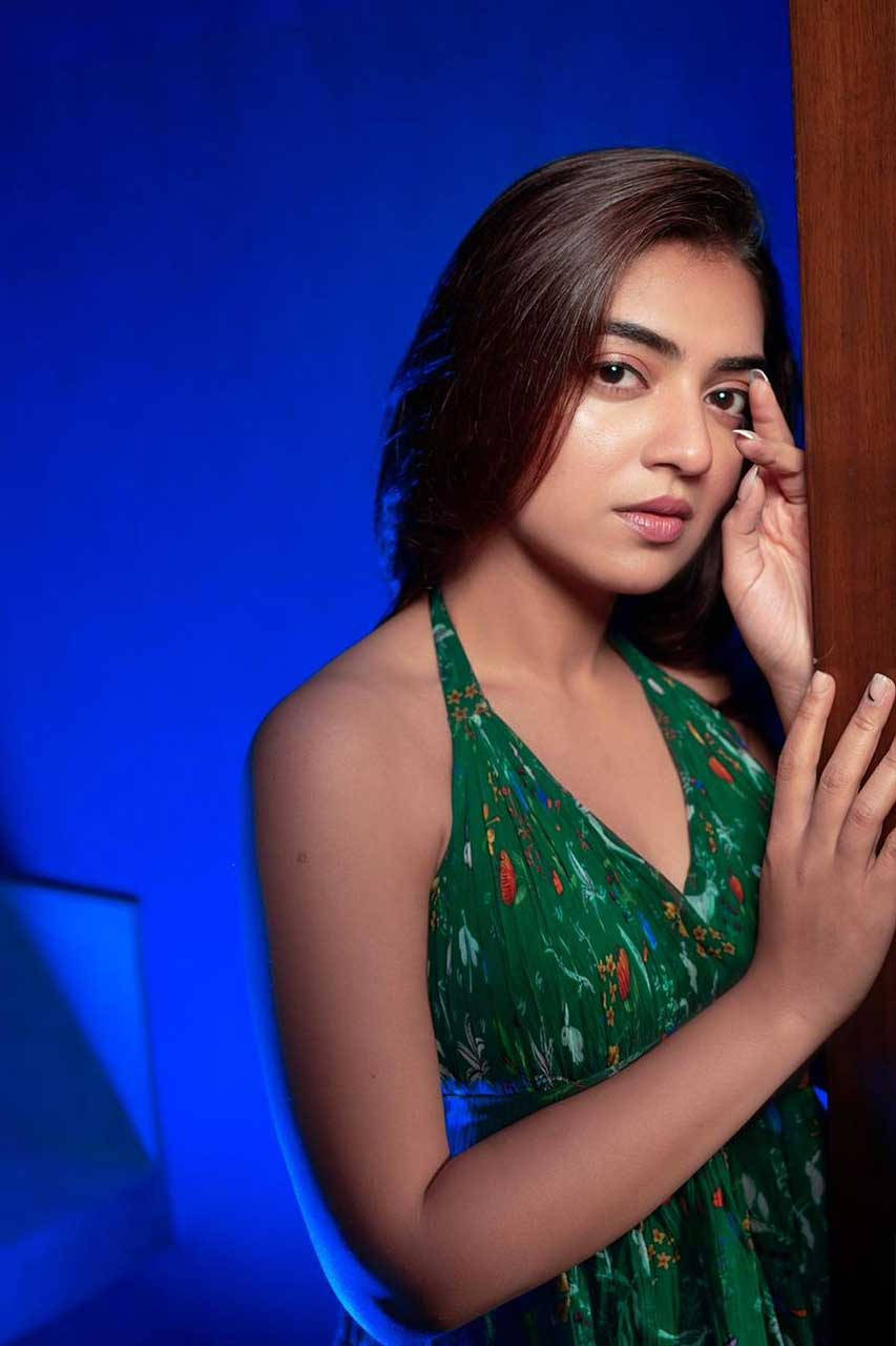 Nazriya Hd Green Dress Wallpaper