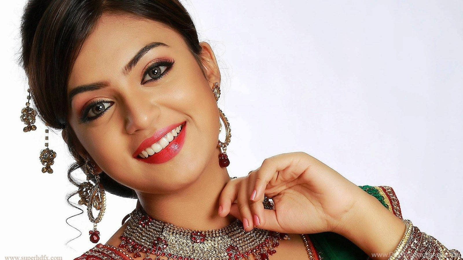 Nazriya Hd Pink Lips Wallpaper