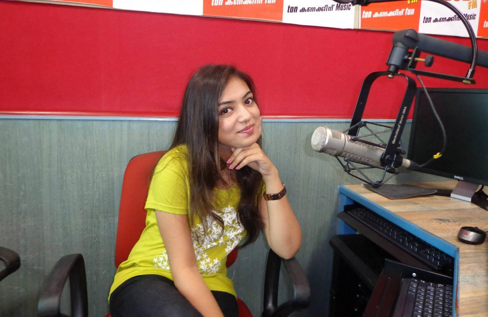 Nazriya Hd Radio Station Wallpaper