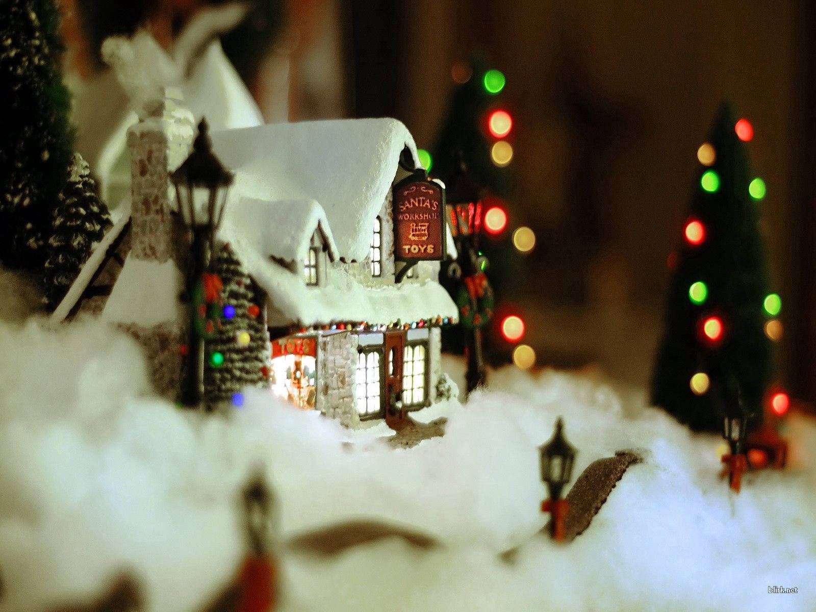 New Year's Snowy House Ornament And Decorations Wallpaper
