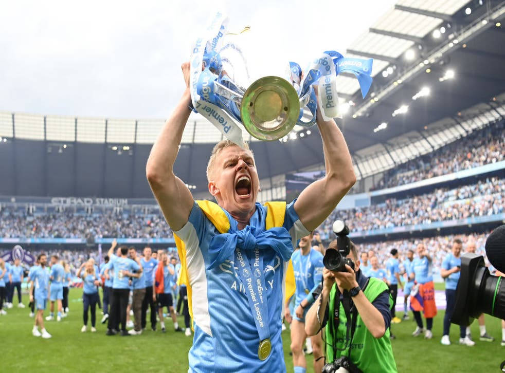 Oleksandr Zinchenko Raising Trophy Wallpaper