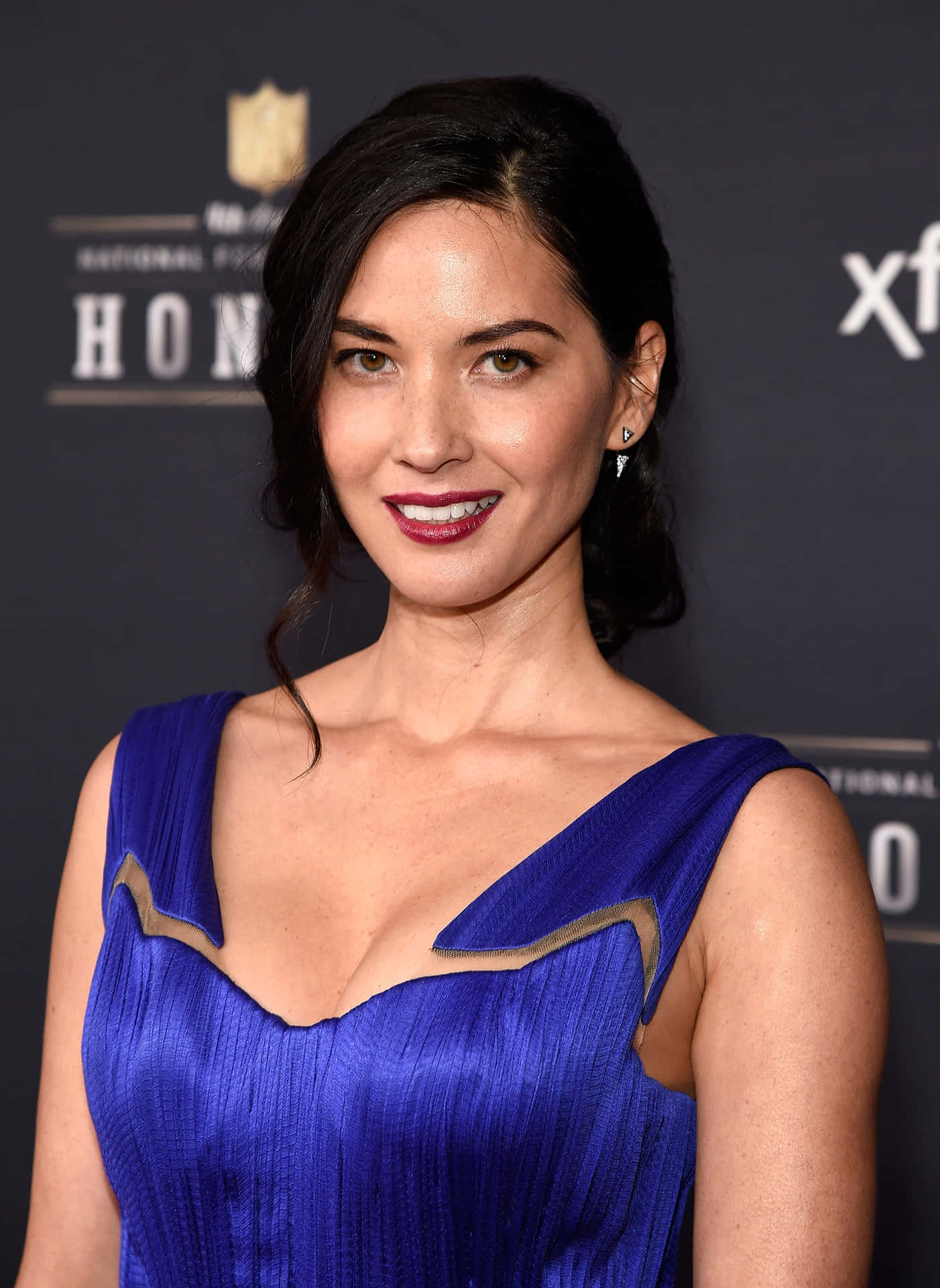 olivia munn blue dress Olivia Munn Wore a Bright Blue Marchesa Dress