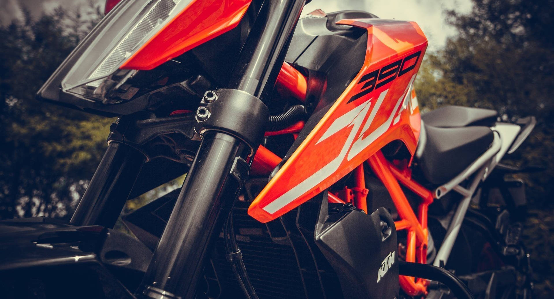 Orange Ktm Duke 390 Side Angle Shot Wallpaper