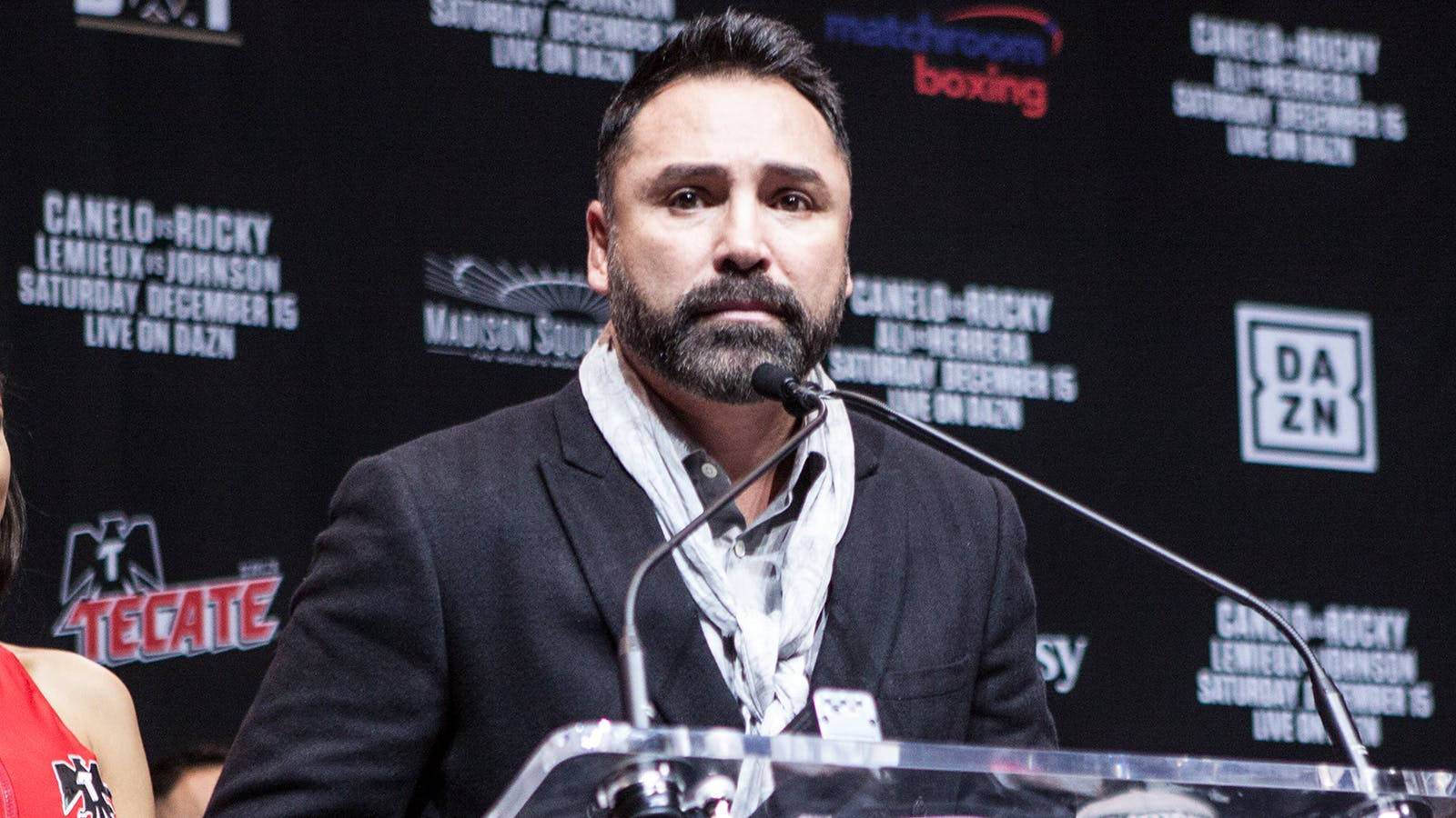 Oscar De La Hoya In A Press Con Wallpaper