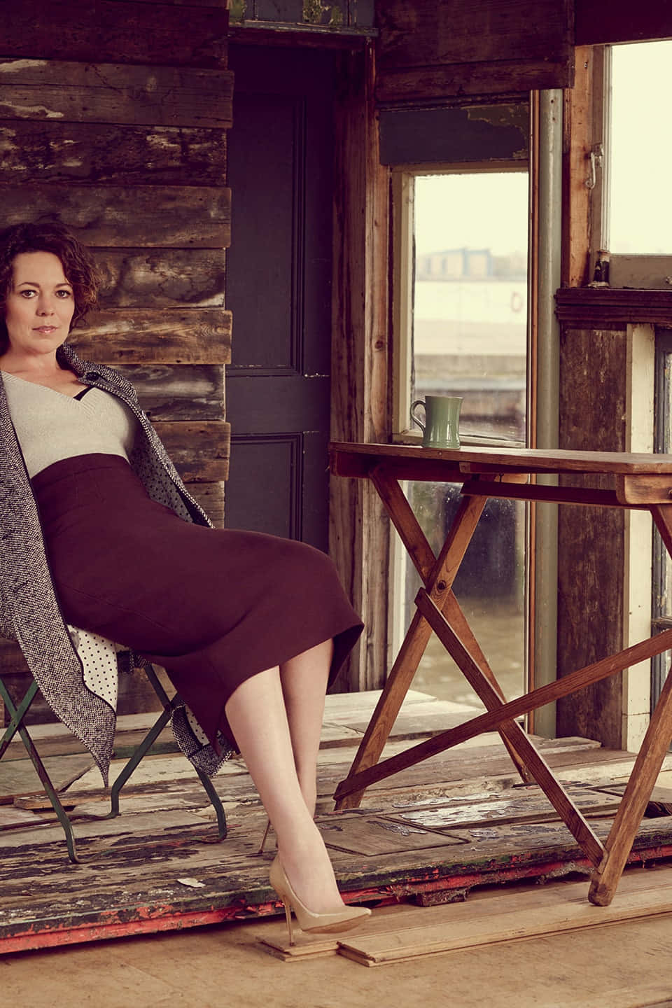 Oscar-winner Olivia Colman In A Stunning Pose Wallpaper