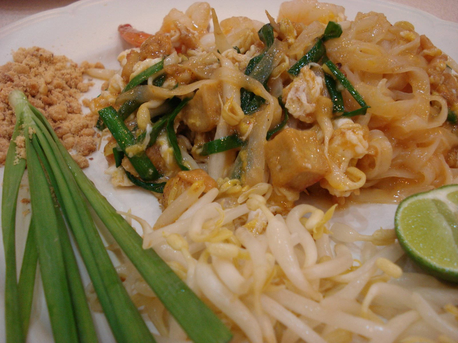 Pad Thai Noodles Dish Close-up Wallpaper