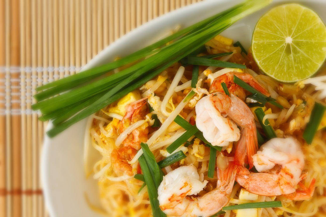 Pad Thai Shrimp And Leek Close-up Wallpaper