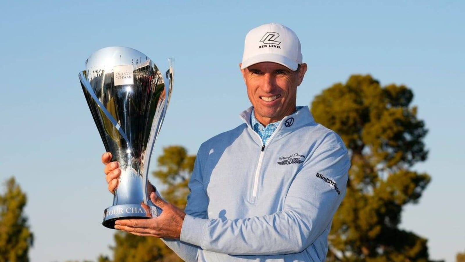 Padraig Harrington Presenting Trophy Wallpaper