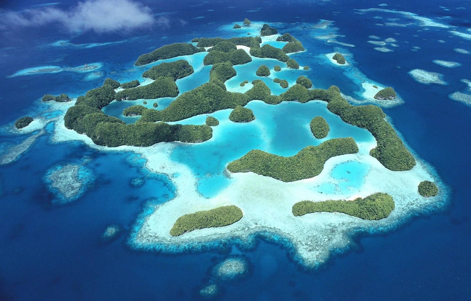 Palau Bluish-white Water Wallpaper