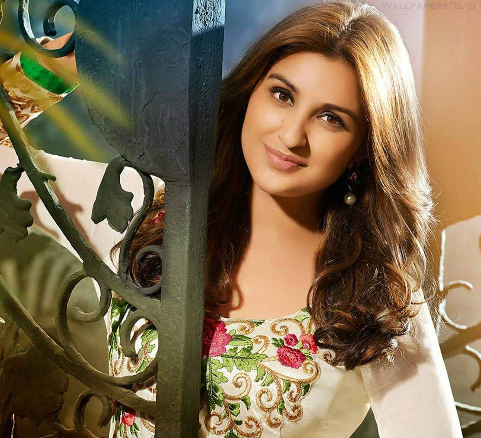 Parineeti Chopra Indian Actress Wallpaper