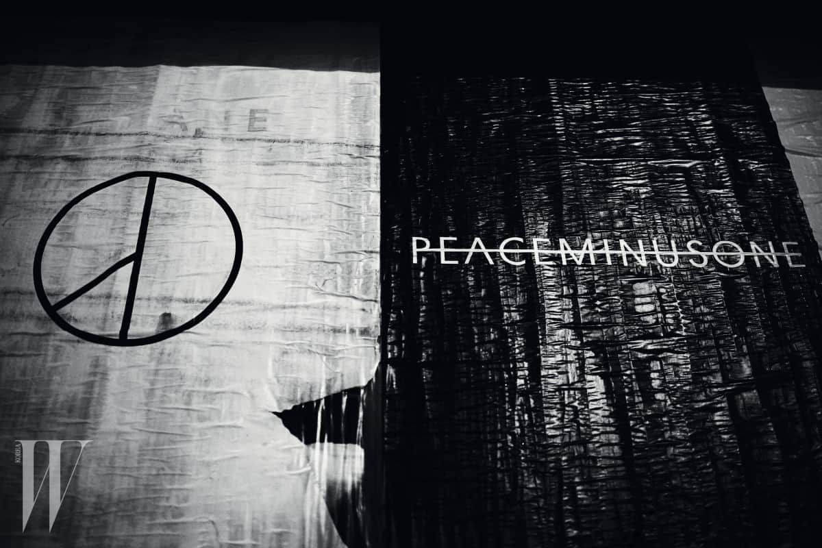 Peaceminusone Luxurious Brand Wallpaper