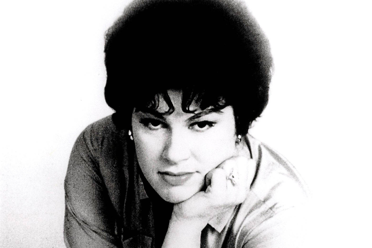 Pensive Patsy Cline Resting Her Face On Hand Wallpaper