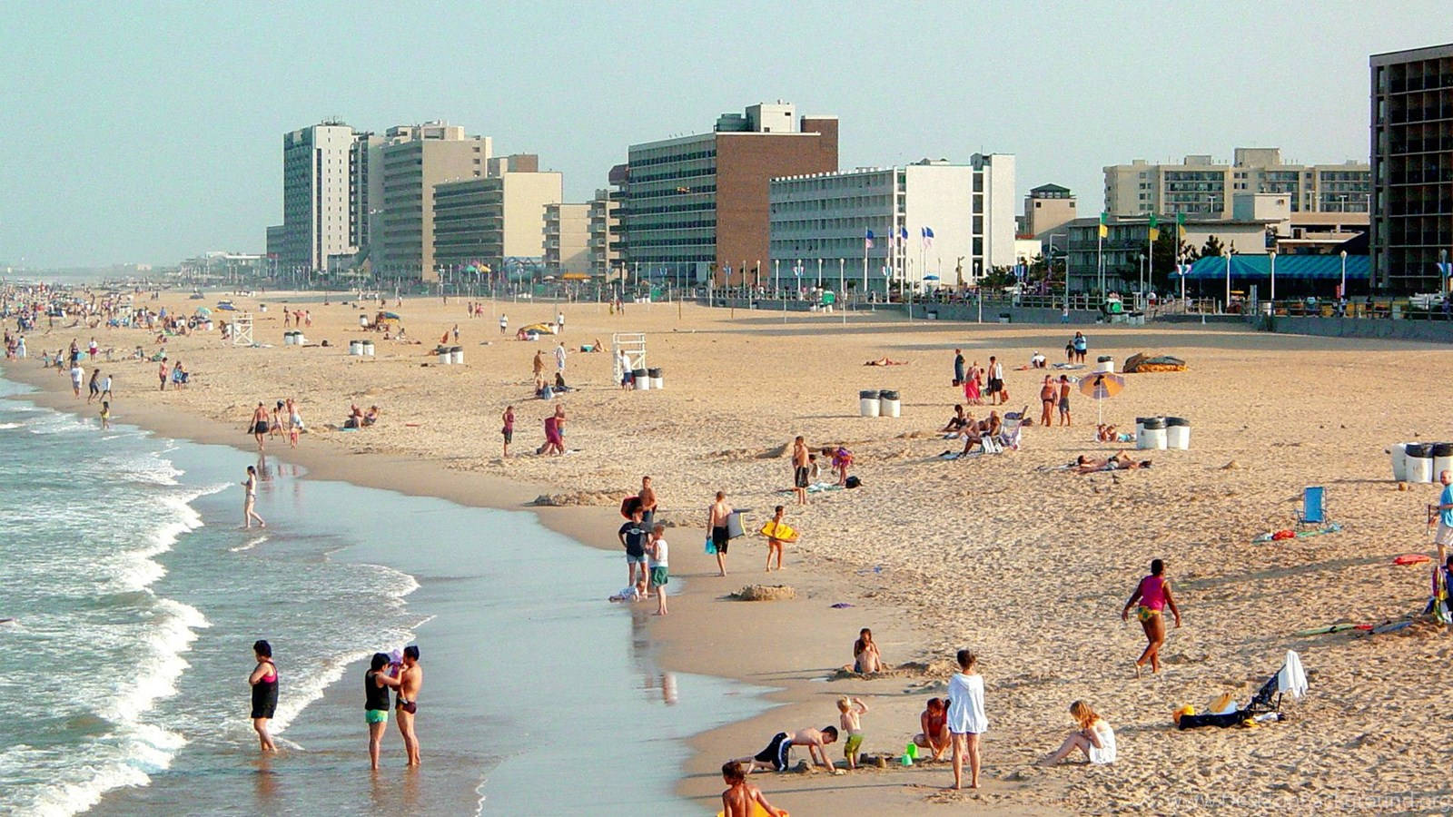 People Enjoying Virginia Beach Wallpaper