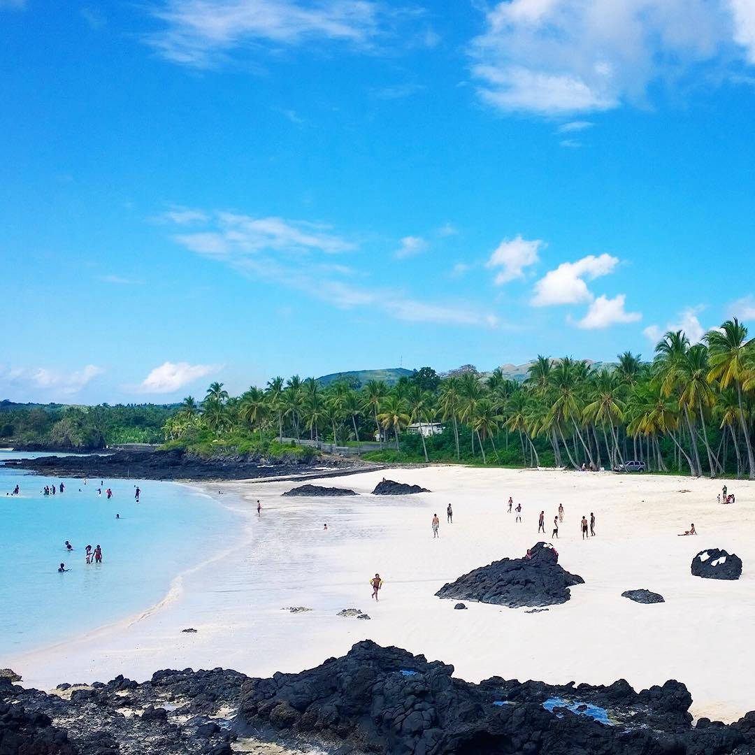 People On Mitsamiouli Beach Comoros Wallpaper